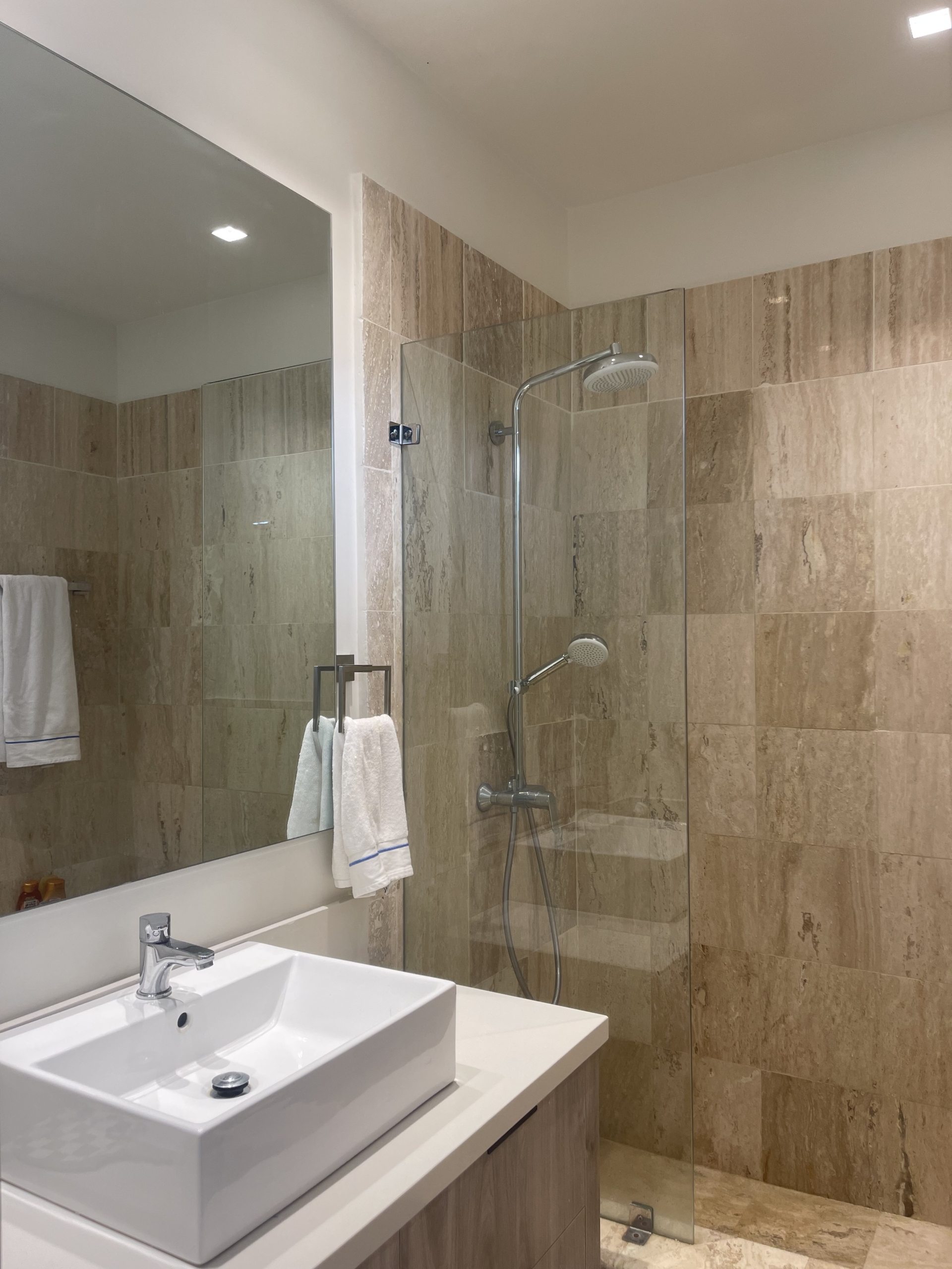 Baño Dorm 2 y 3 Villa The Laurent
