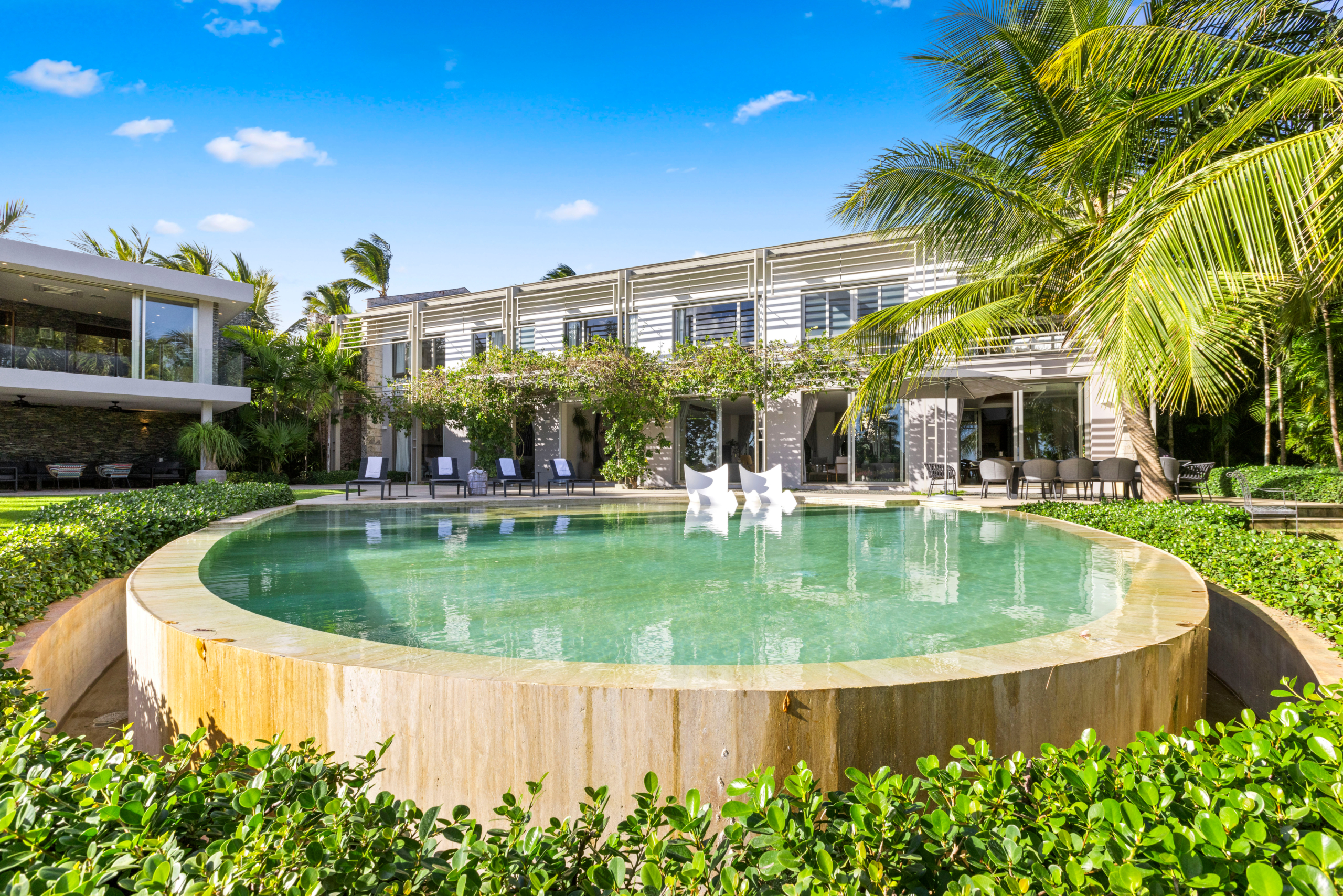 Villa Aqua