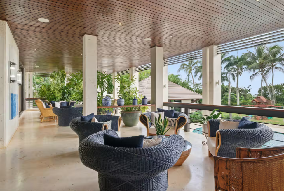 973